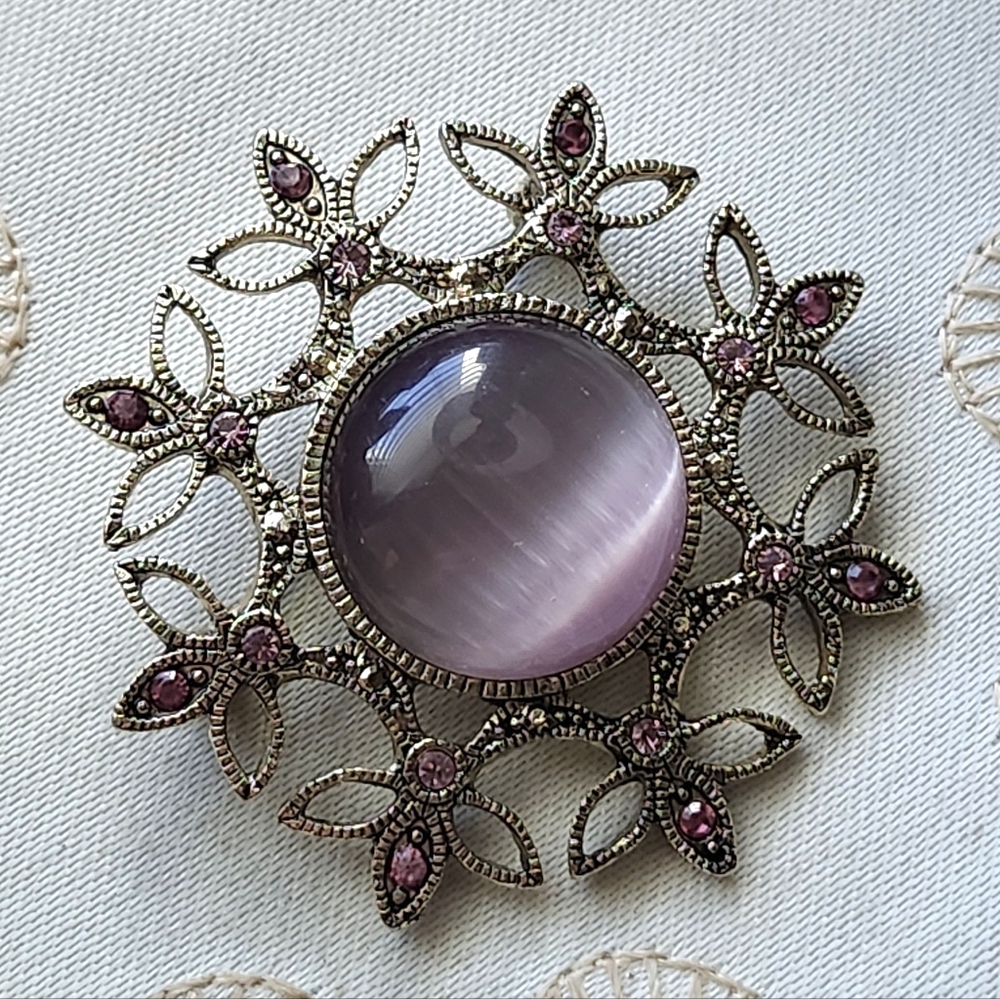 Vintage Purple and Gold Brooch - Picture 2 of 4
